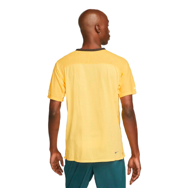 Футболка тренувальна Nike NK DF SOLAR CHASE SS TOP DV9305-848