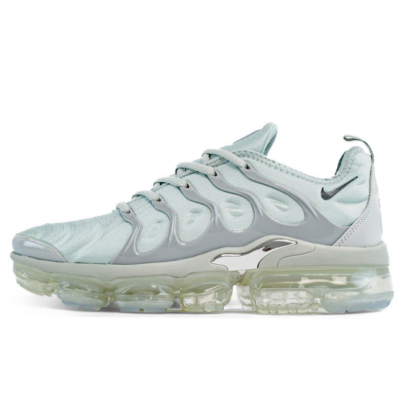 Grey black vapormax plus deals