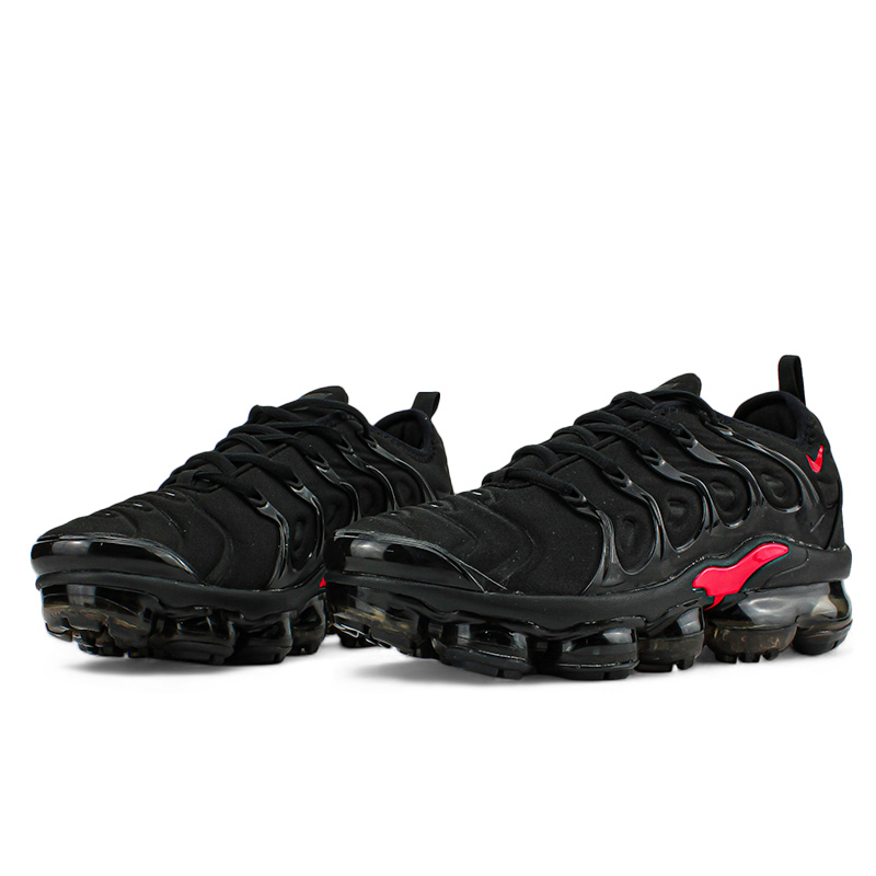 All black air max vapormax plus store